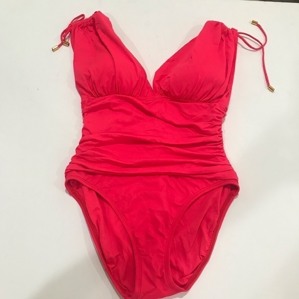 LaBlanca island goddess one piece swimsuit Discrete-body contour NWT Coral